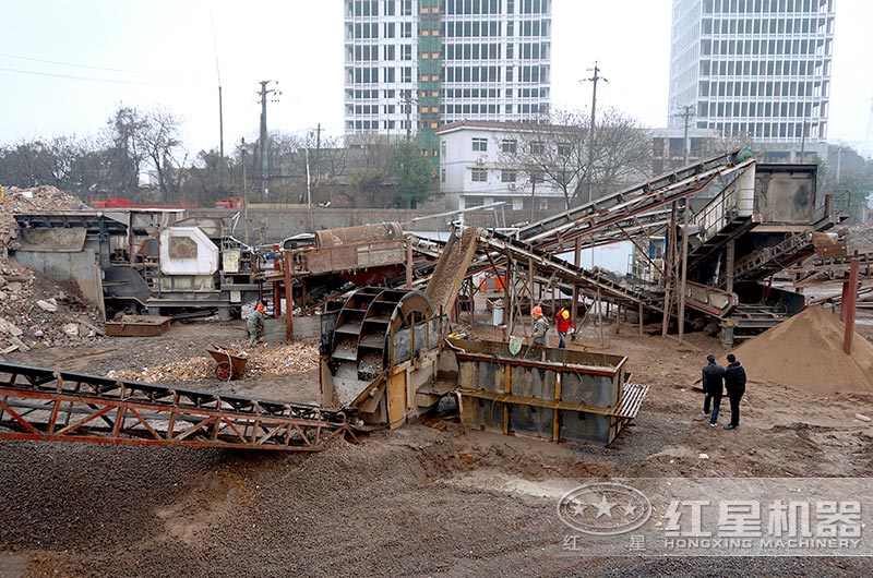 建筑垃圾粉碎分離機設備作業現場圖